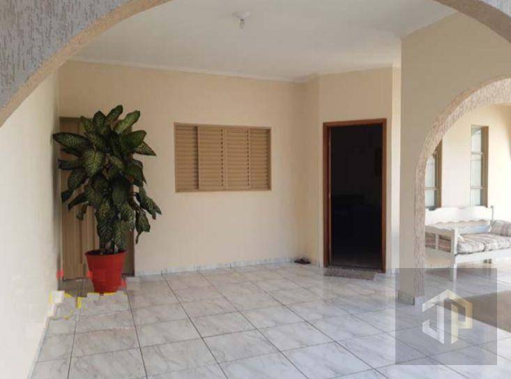 Casa à venda com 3 quartos, 161m² - Foto 2