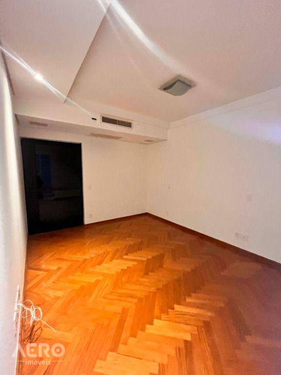 Apartamento para alugar com 4 quartos, 412m² - Foto 2