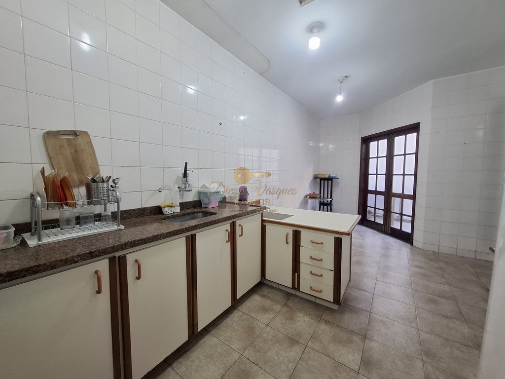 Casa para alugar com 5 quartos, 296m² - Foto 15