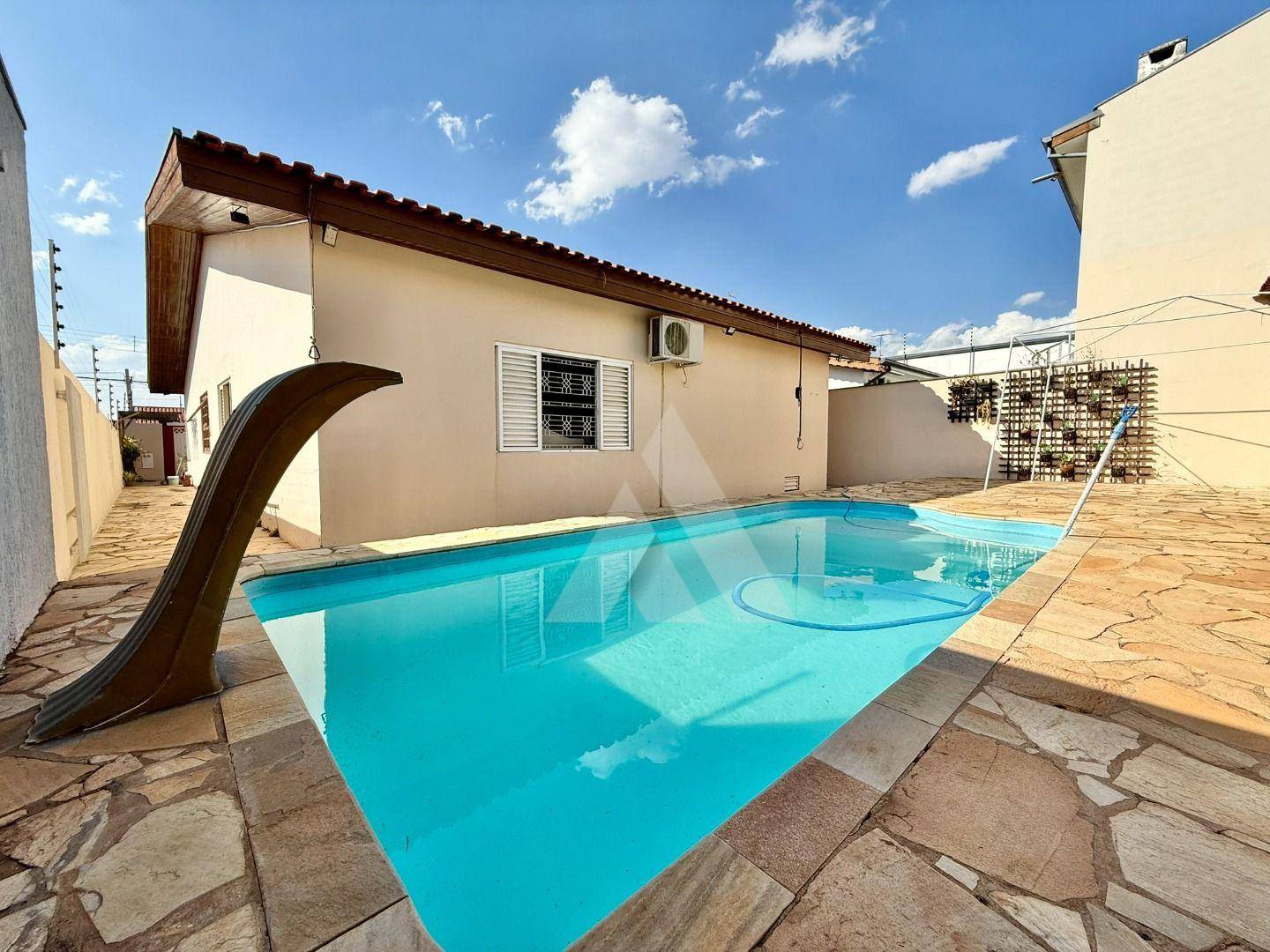 Casa, 3 quartos, 360 m² - Foto 1