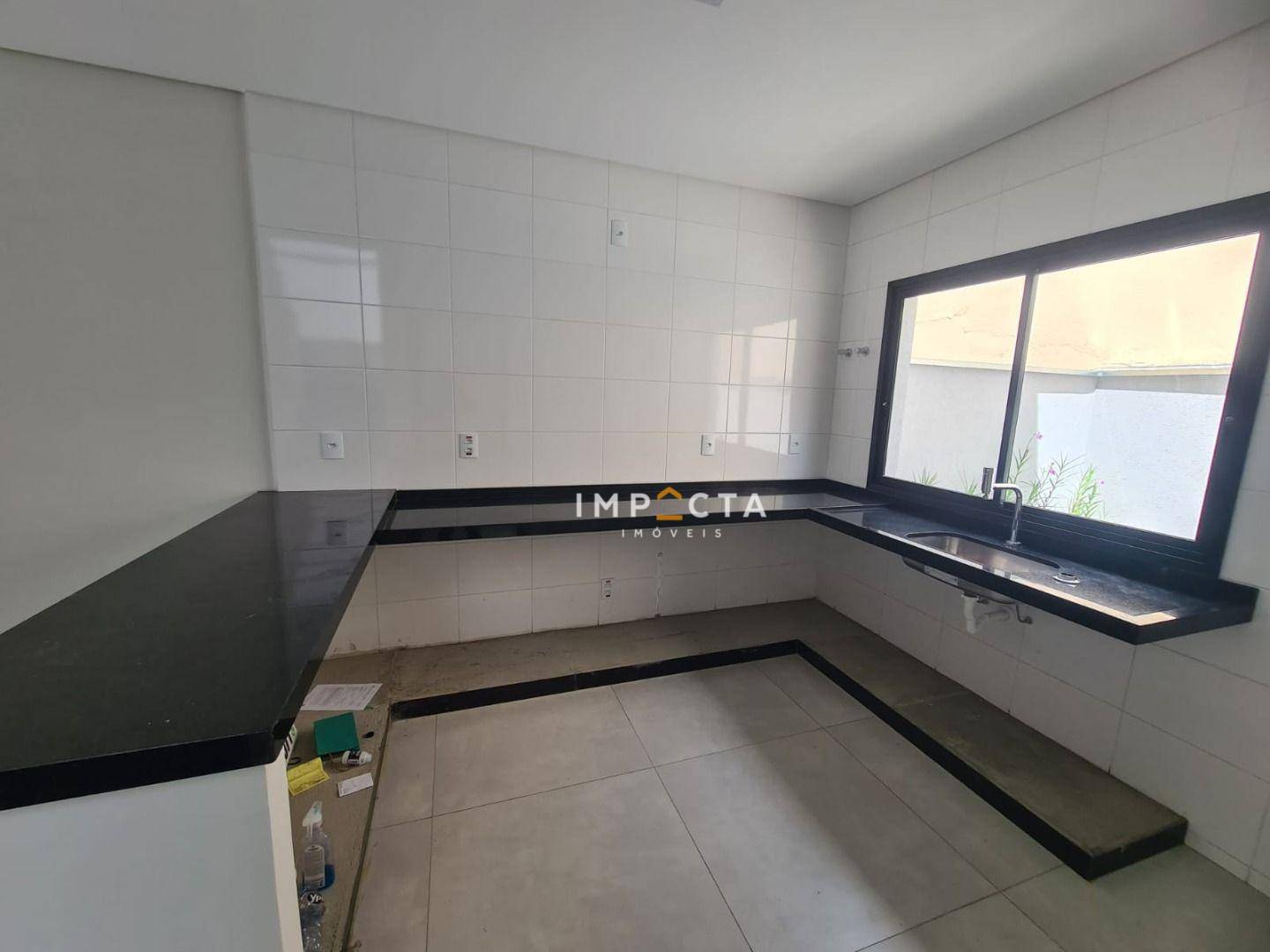 Casa à venda com 3 quartos, 134m² - Foto 4