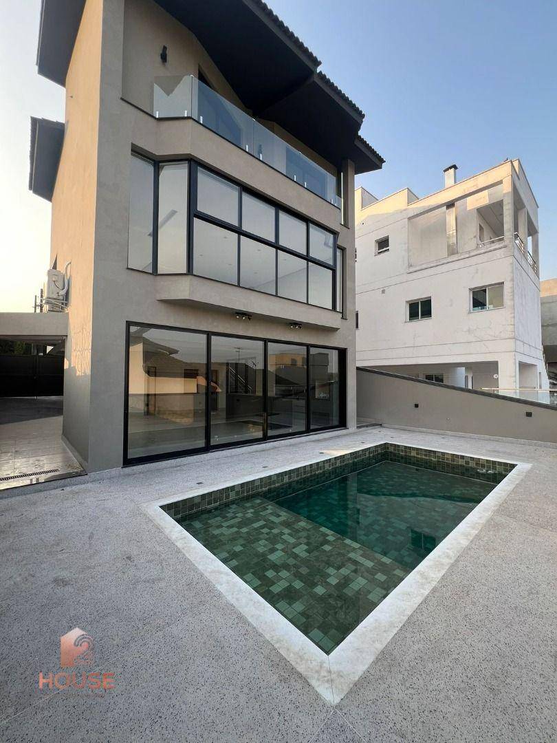 Casa de Condomínio à venda com 3 quartos, 250m² - Foto 1