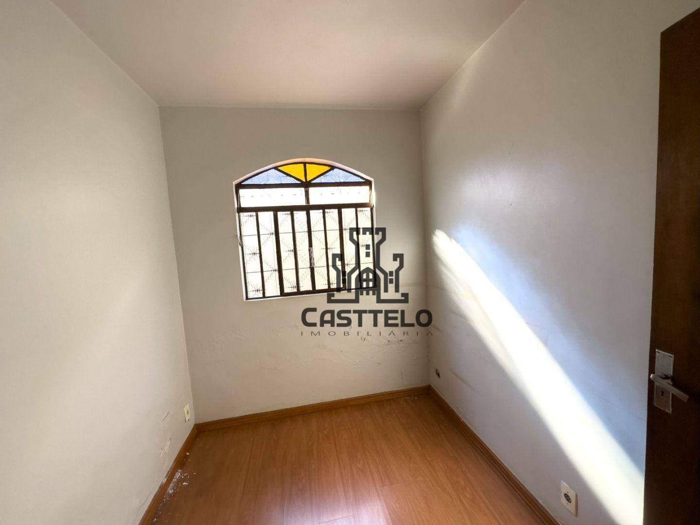 Casa à venda com 4 quartos, 220m² - Foto 13