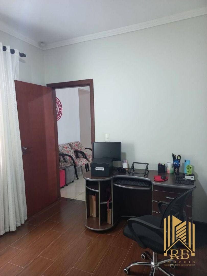 Casa à venda com 5 quartos, 240m² - Foto 16
