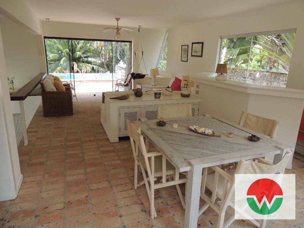 Casa à venda com 4 quartos, 300m² - Foto 1