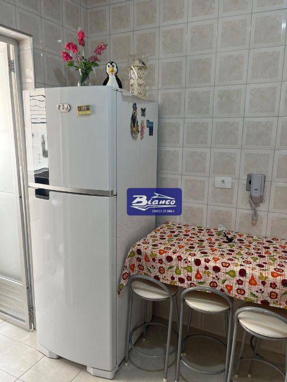 Apartamento para alugar com 2 quartos, 75m² - Foto 27