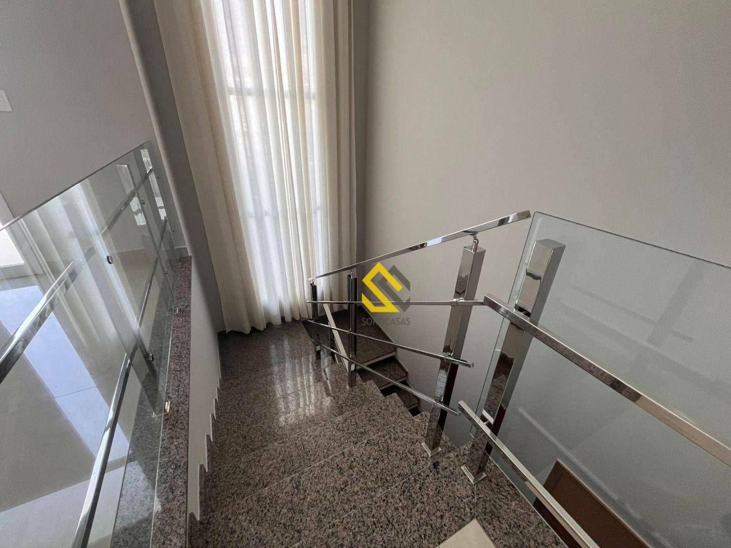 Casa de Condomínio para alugar com 3 quartos, 280m² - Foto 2