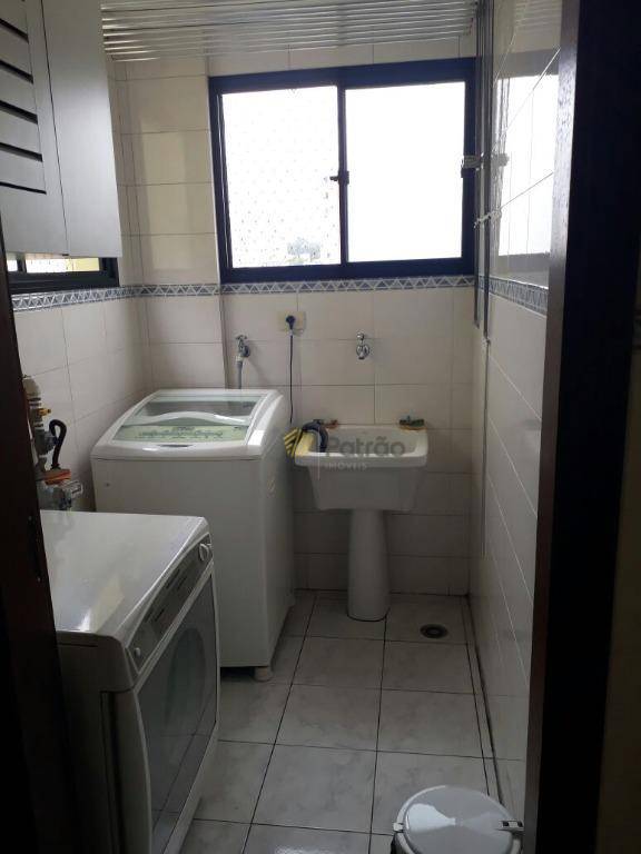 Apartamento à venda com 2 quartos, 70m² - Foto 3