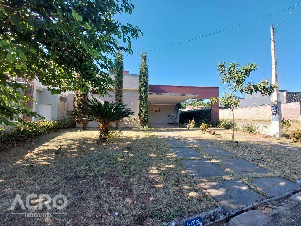 Casa de Condomínio à venda com 3 quartos, 210m² - Foto 2