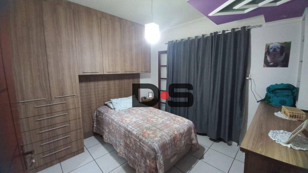 Sobrado à venda com 3 quartos, 160m² - Foto 1