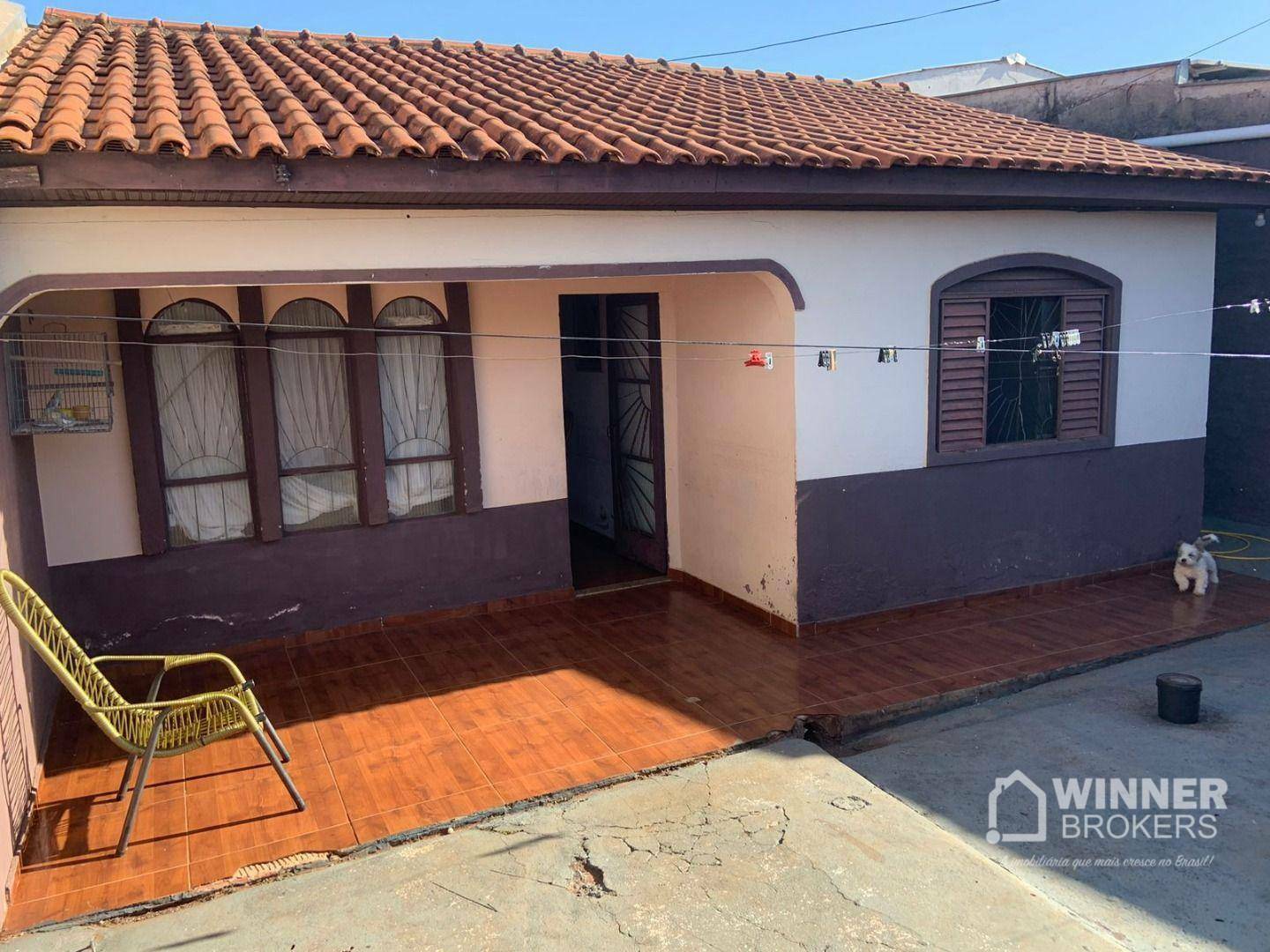 Casa à venda com 4 quartos, 132m² - Foto 1