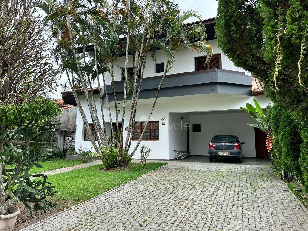 Casa de Condomínio para alugar com 4 quartos, 400m² - Foto 1