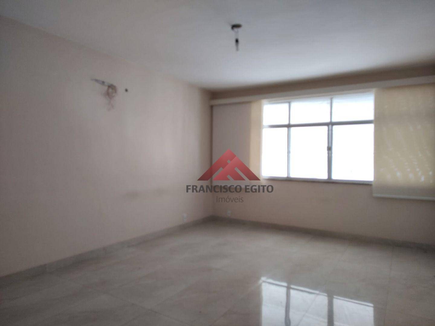 Apartamento à venda com 3 quartos, 130m² - Foto 1