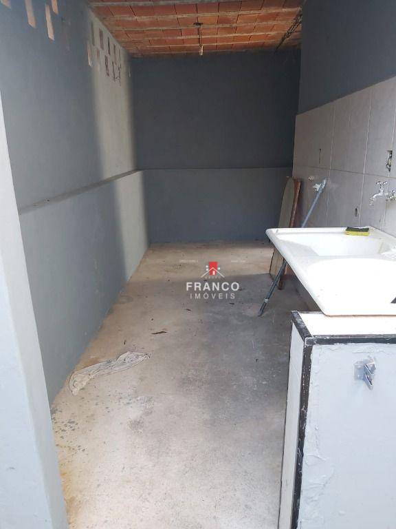 Casa à venda com 6 quartos, 300m² - Foto 21