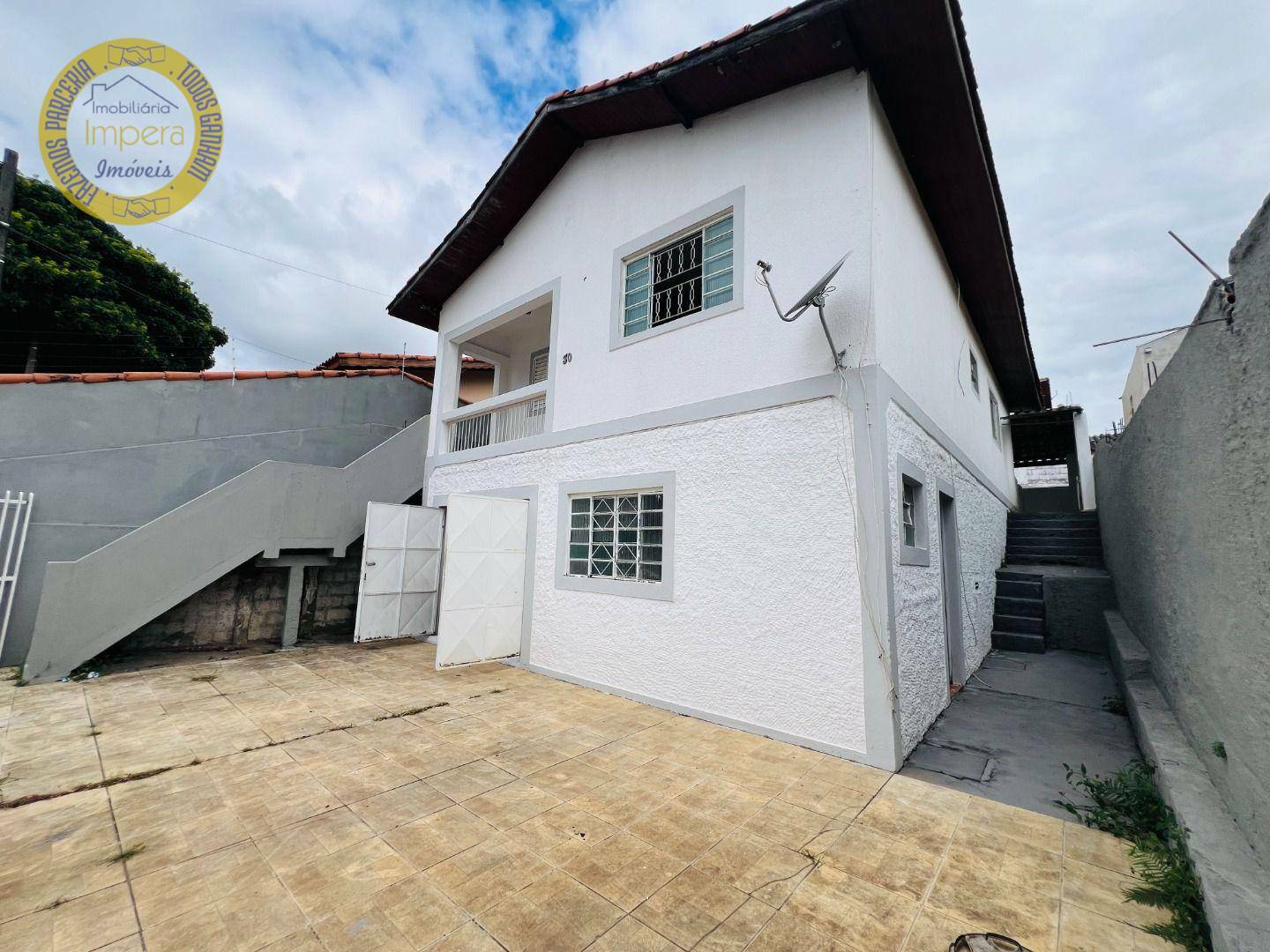 Casa à venda com 3 quartos, 118m² - Foto 1