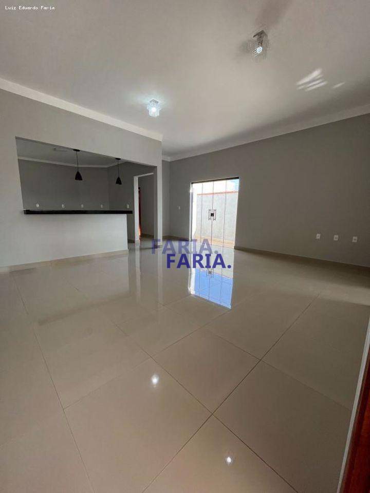 Casa à venda com 3 quartos, 155m² - Foto 4