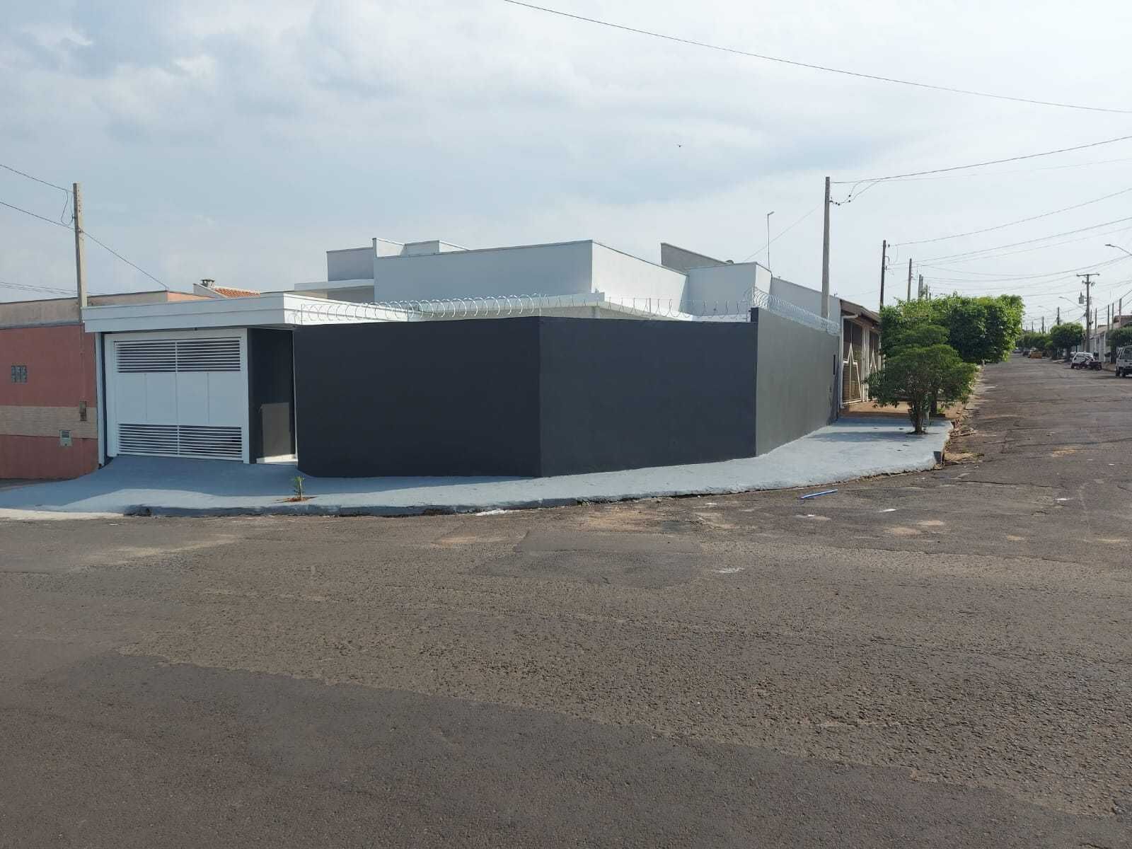 Casa à venda com 3 quartos, 100m² - Foto 1