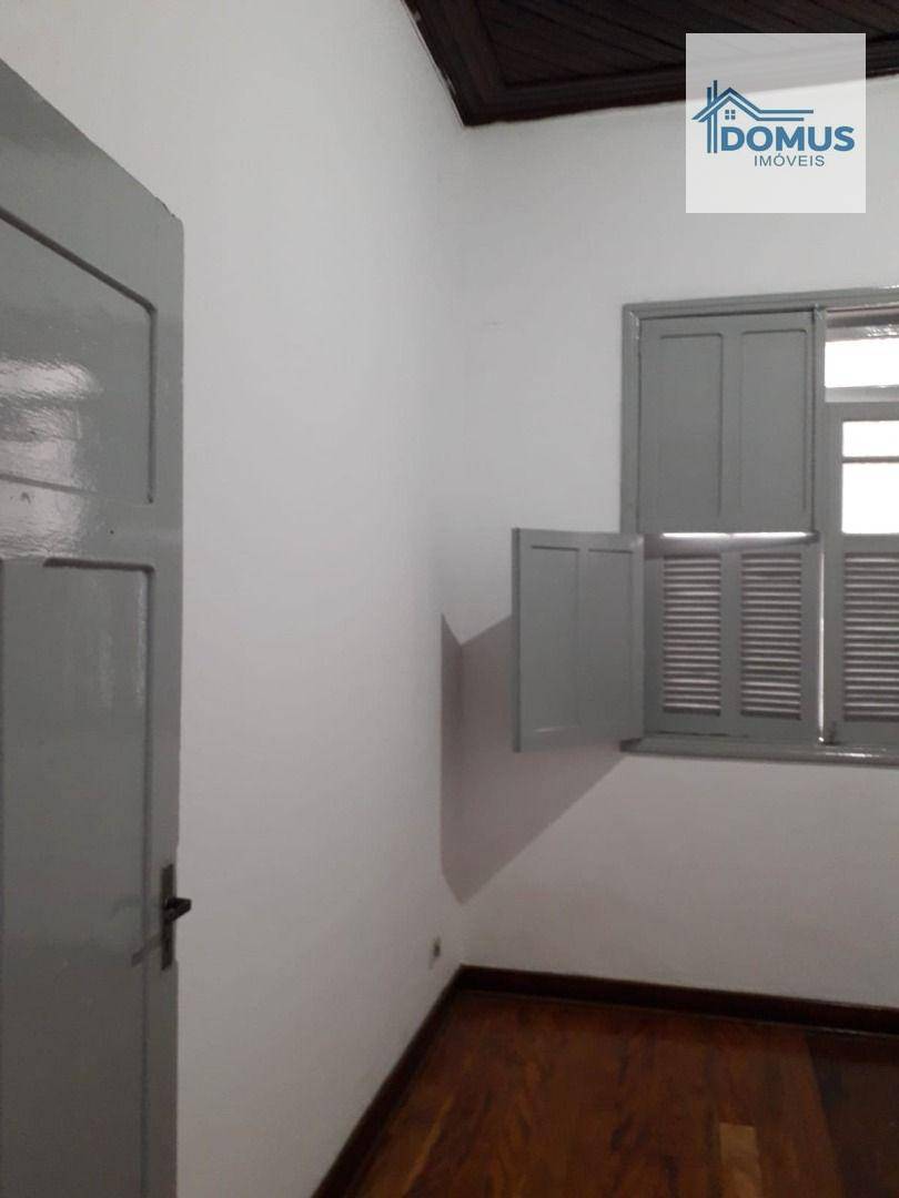 Casa para alugar com 4 quartos, 226m² - Foto 27