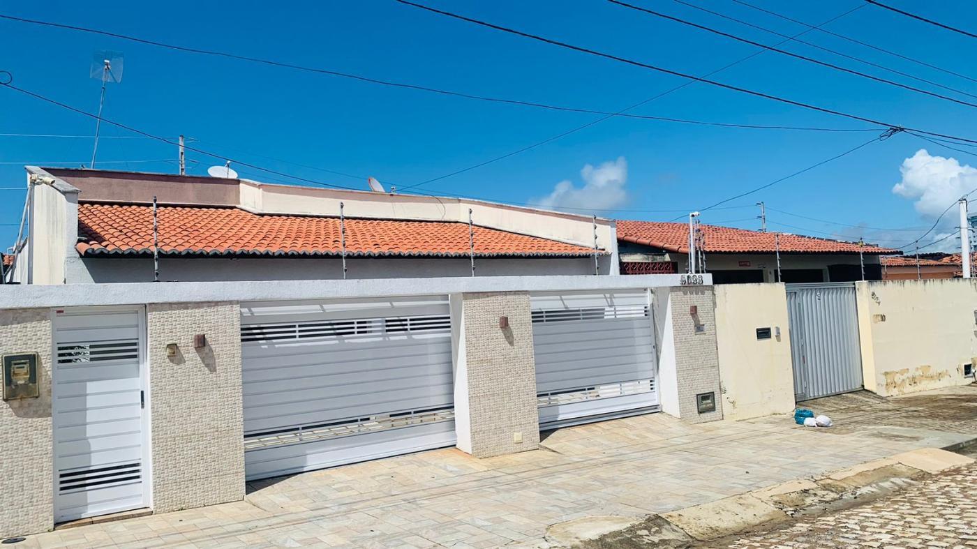Casa para alugar com 2 quartos, 300m² - Foto 1