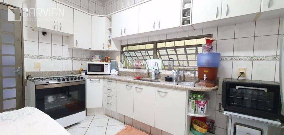 Casa à venda com 3 quartos, 180m² - Foto 4