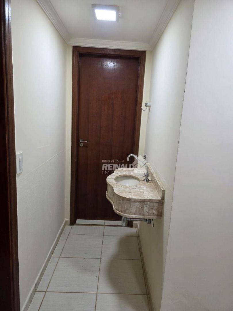 Casa de Condomínio para alugar com 3 quartos, 250m² - Foto 63