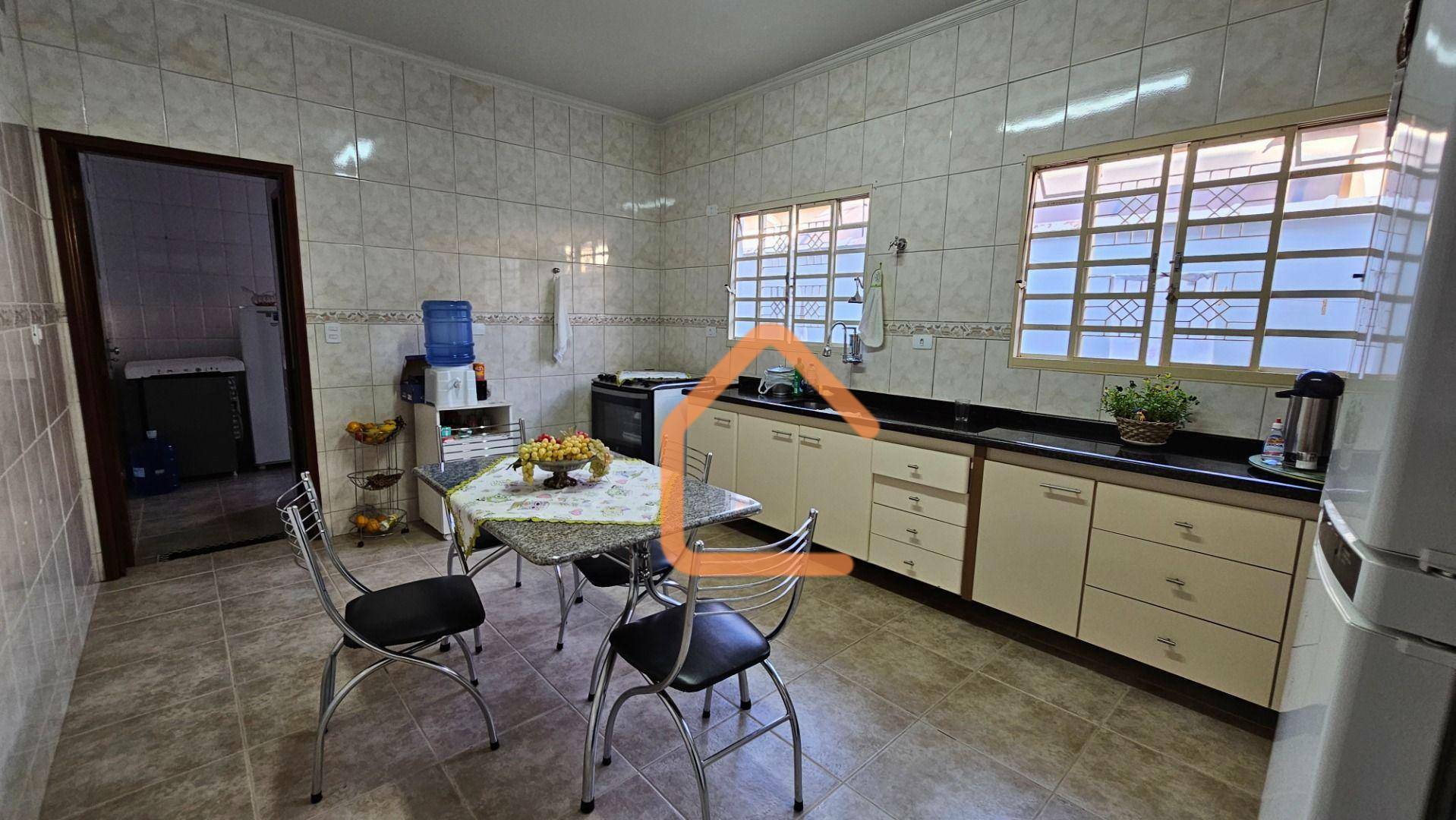 Casa à venda com 4 quartos, 217m² - Foto 13