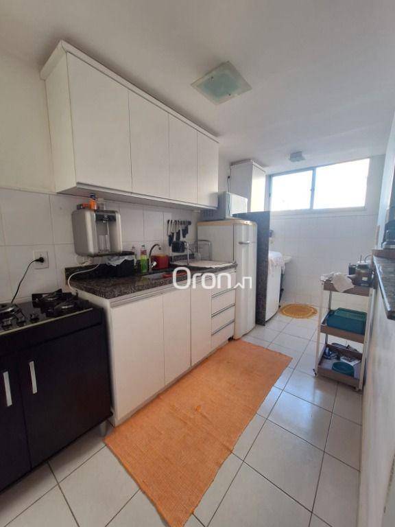 Apartamento à venda com 3 quartos, 74m² - Foto 2