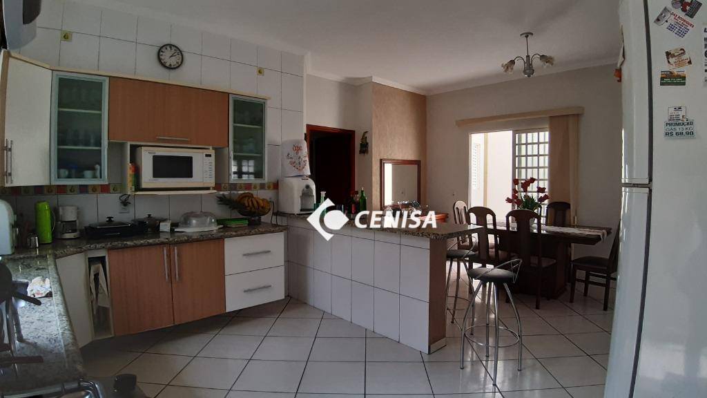 Casa à venda com 3 quartos, 190m² - Foto 23