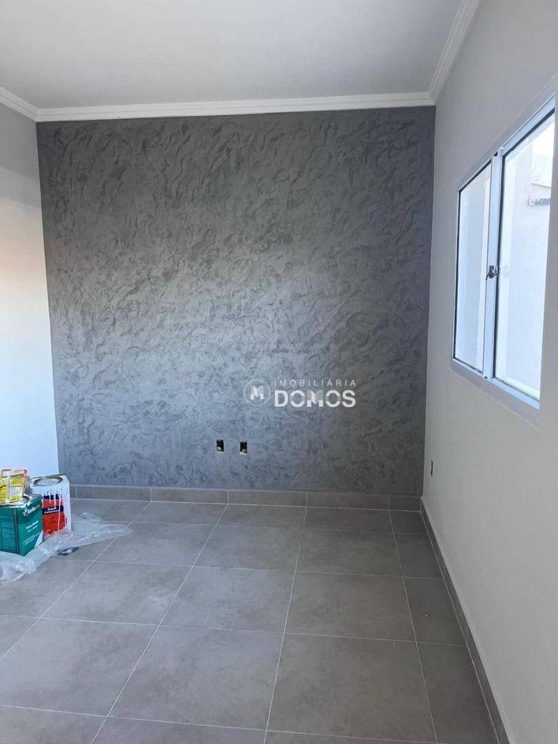 Casa à venda com 2 quartos, 80m² - Foto 2