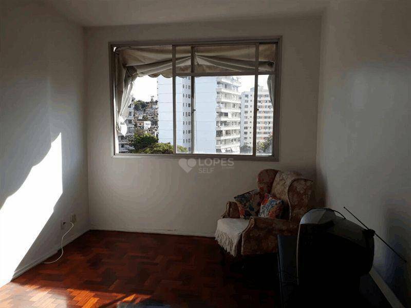 Apartamento à venda com 2 quartos, 70m² - Foto 1