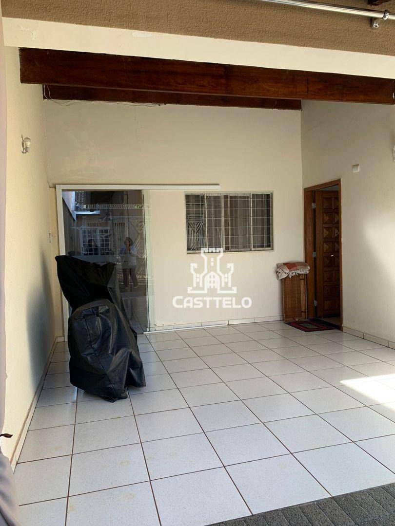 Casa à venda com 3 quartos, 128m² - Foto 1