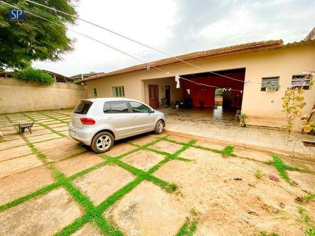 Chácara à venda com 4 quartos, 350m² - Foto 2