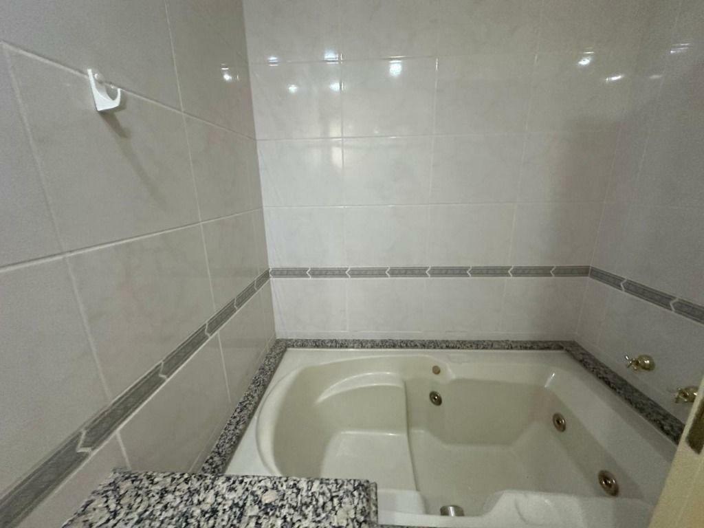 Apartamento para alugar com 4 quartos, 137m² - Foto 13