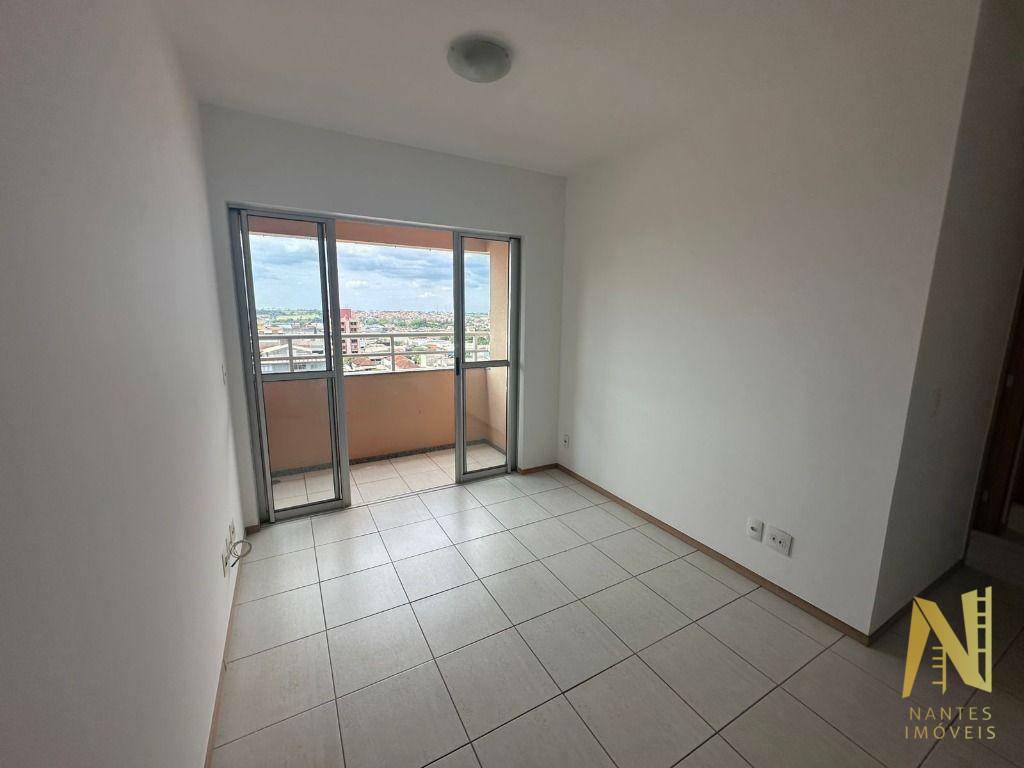 Apartamento para alugar com 3 quartos, 72m² - Foto 2