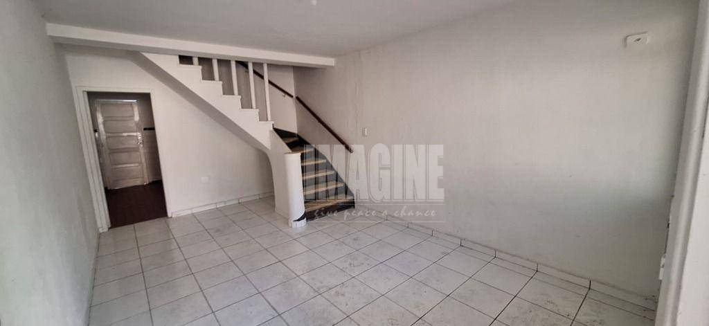 Sobrado para alugar com 3 quartos, 120m² - Foto 2