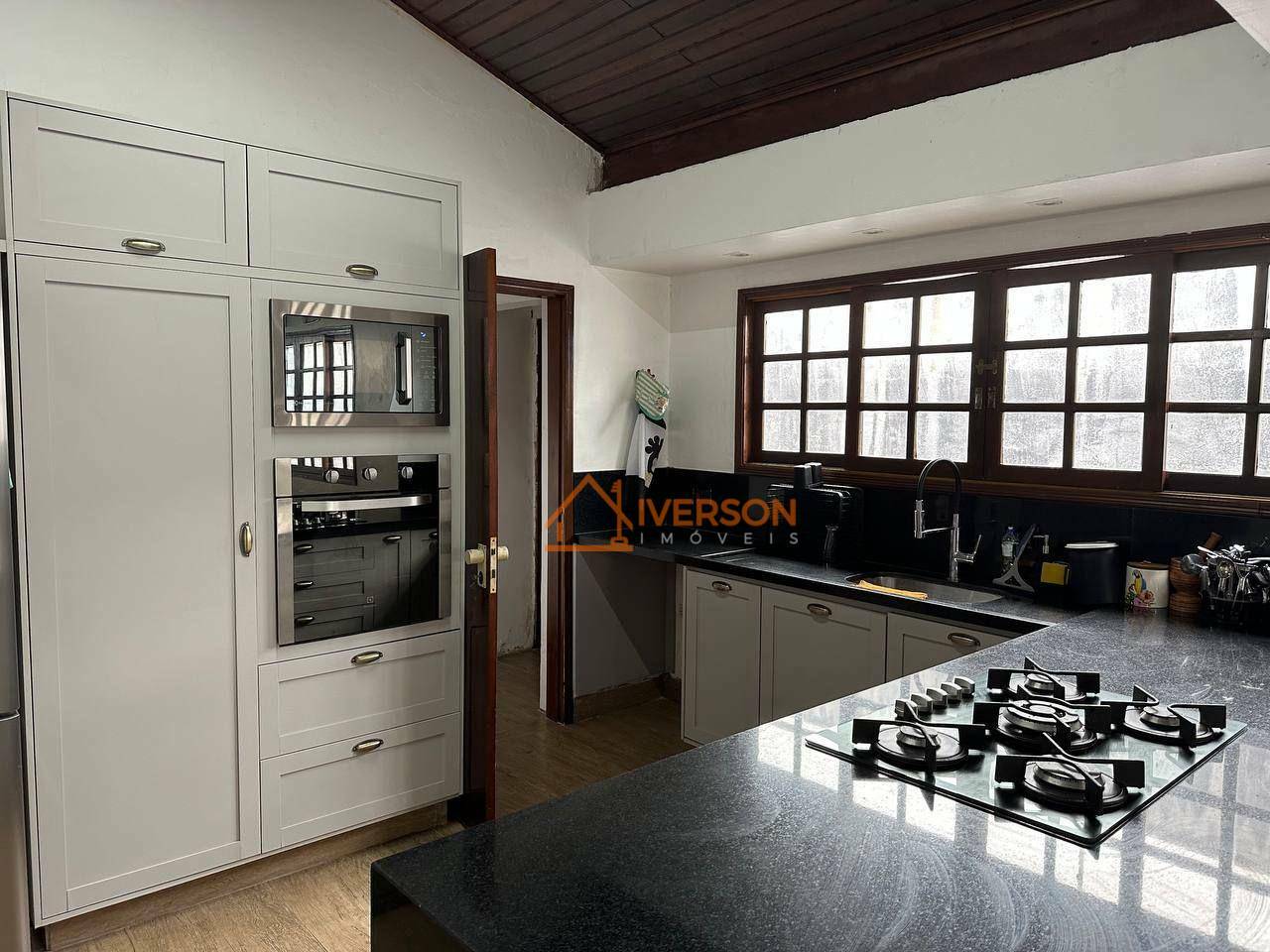 Casa, 4 quartos, 249 m² - Foto 2