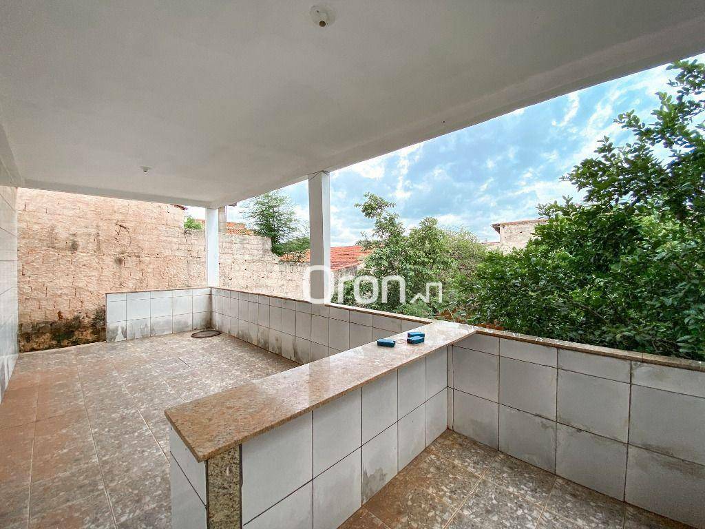 Sobrado à venda com 6 quartos, 300m² - Foto 3