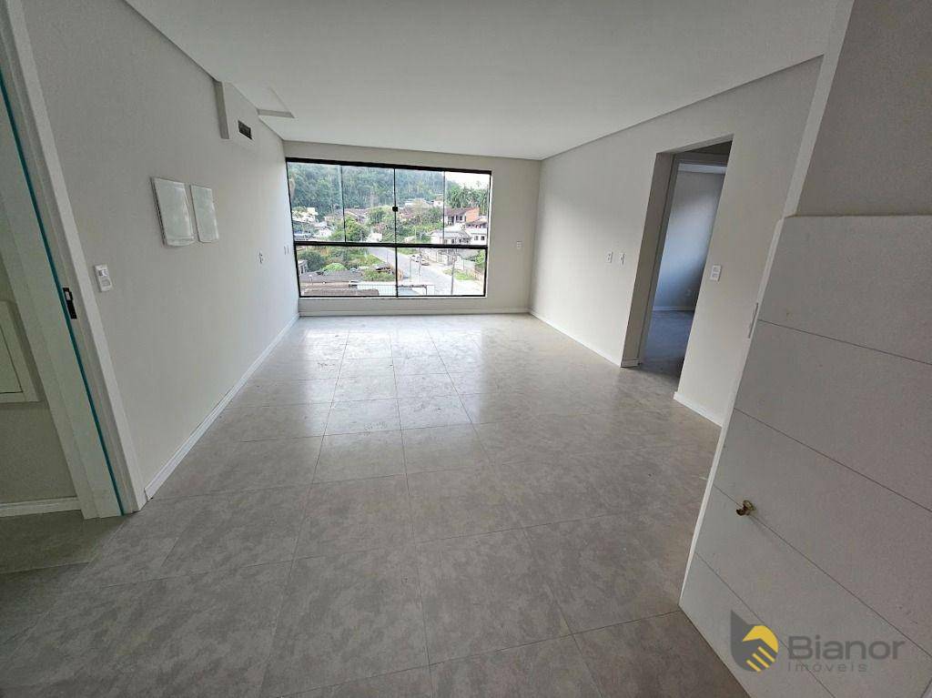 Apartamento à venda com 2 quartos, 64m² - Foto 3