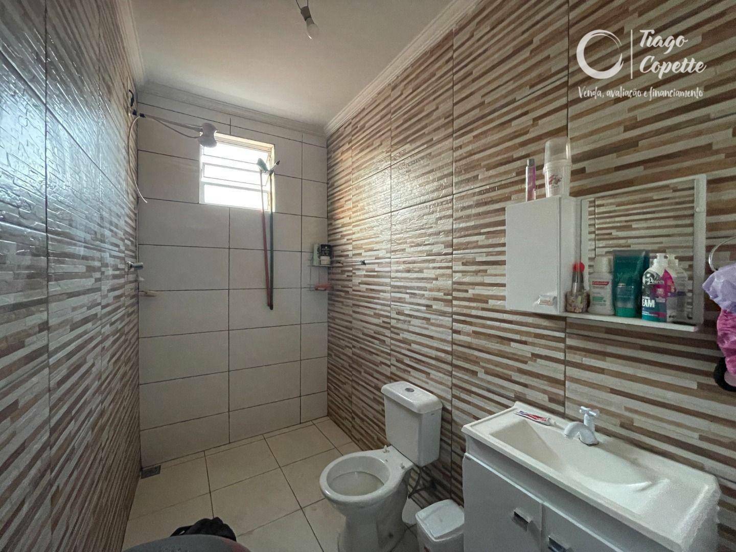 Casa à venda com 6 quartos, 202m² - Foto 12