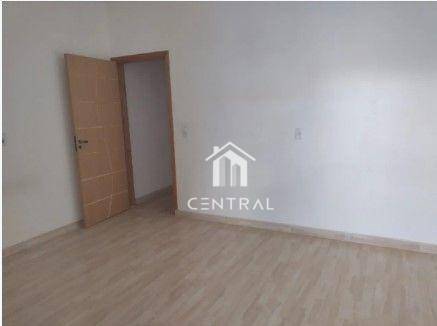 Casa à venda com 4 quartos, 100m² - Foto 1