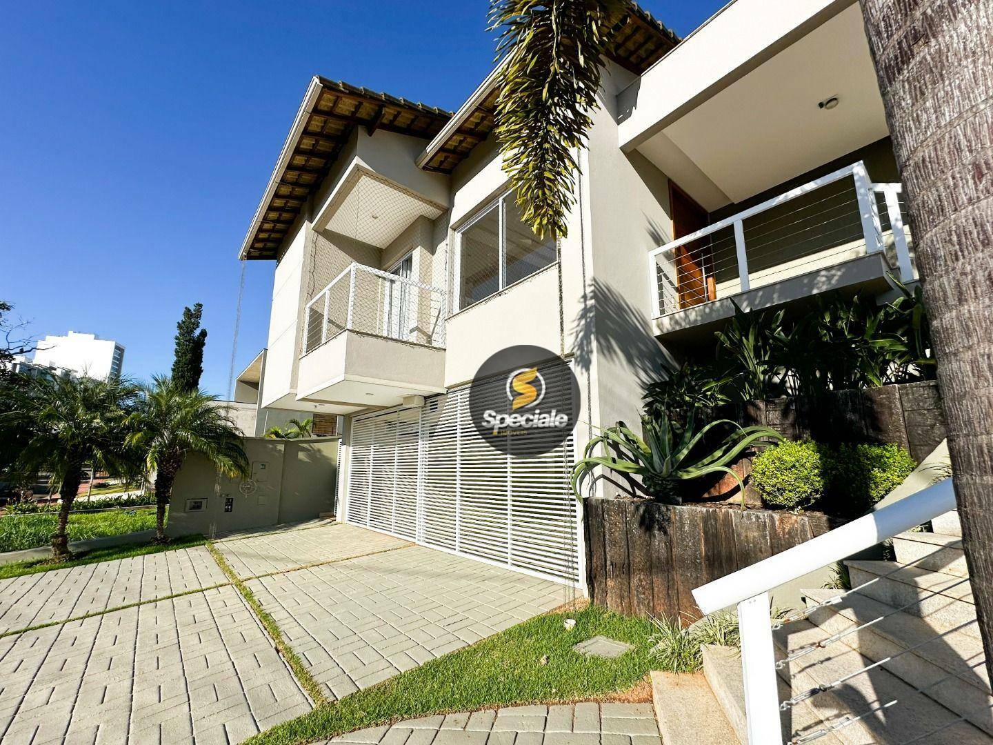 Casa de Condomínio à venda com 4 quartos, 445m² - Foto 1