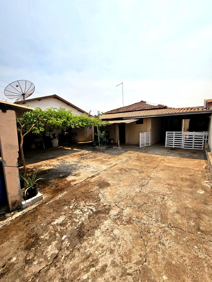 Casa à venda com 3 quartos, 250m² - Foto 1