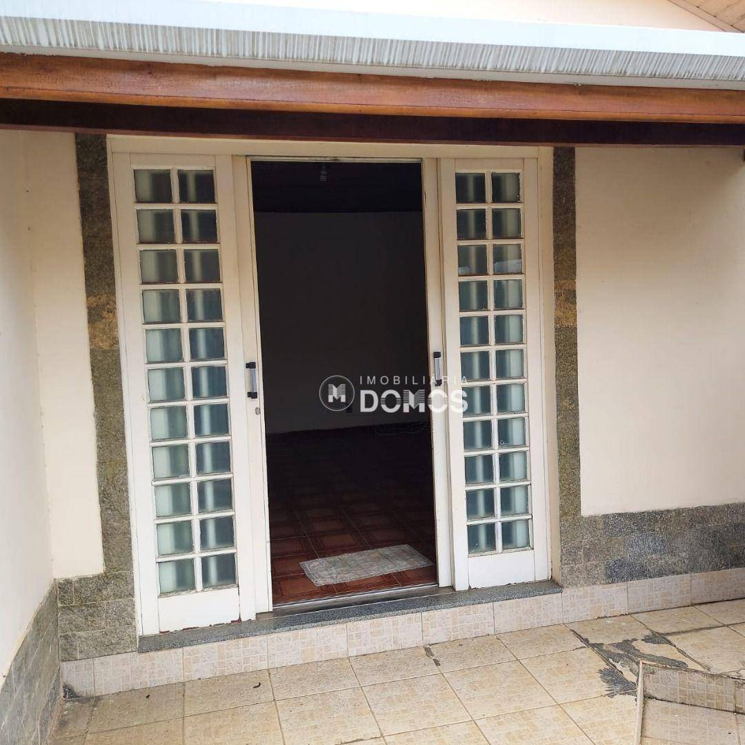 Casa à venda com 4 quartos, 180m² - Foto 2