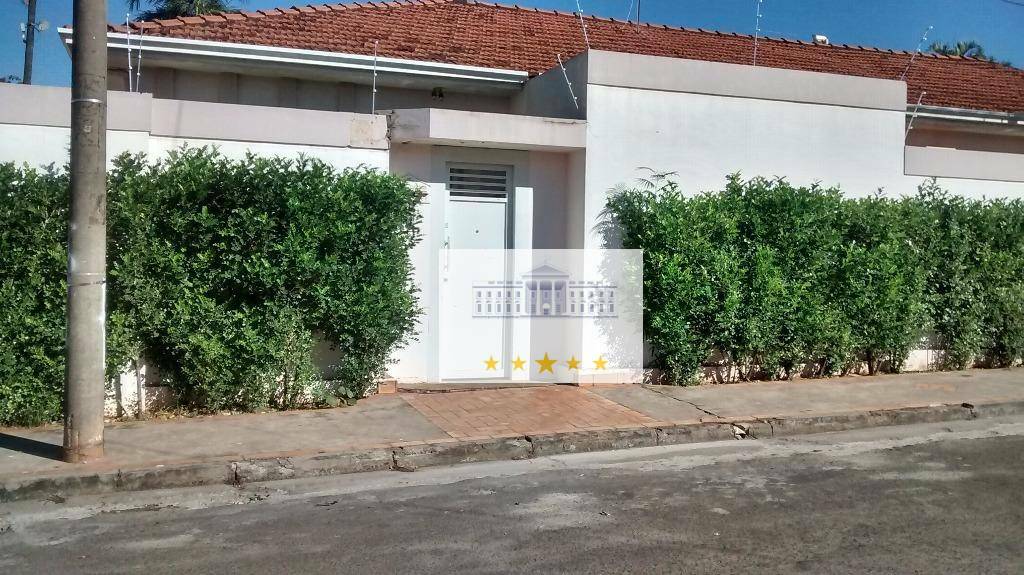 Casa à venda com 3 quartos, 300m² - Foto 1