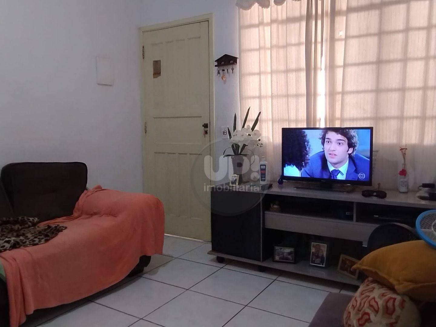 Casa à venda com 2 quartos, 60m² - Foto 1