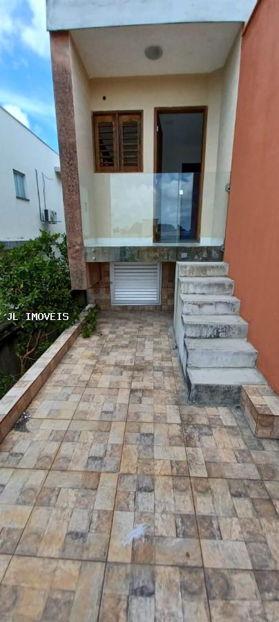 Casa à venda com 3 quartos, 340m² - Foto 2