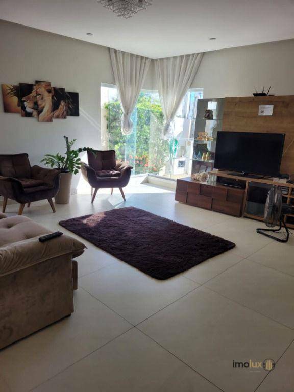 Casa de Condomínio à venda com 3 quartos, 239m² - Foto 2