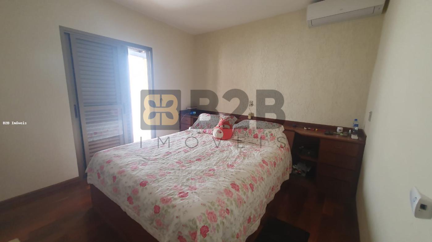 Casa à venda com 4 quartos, 224m² - Foto 15