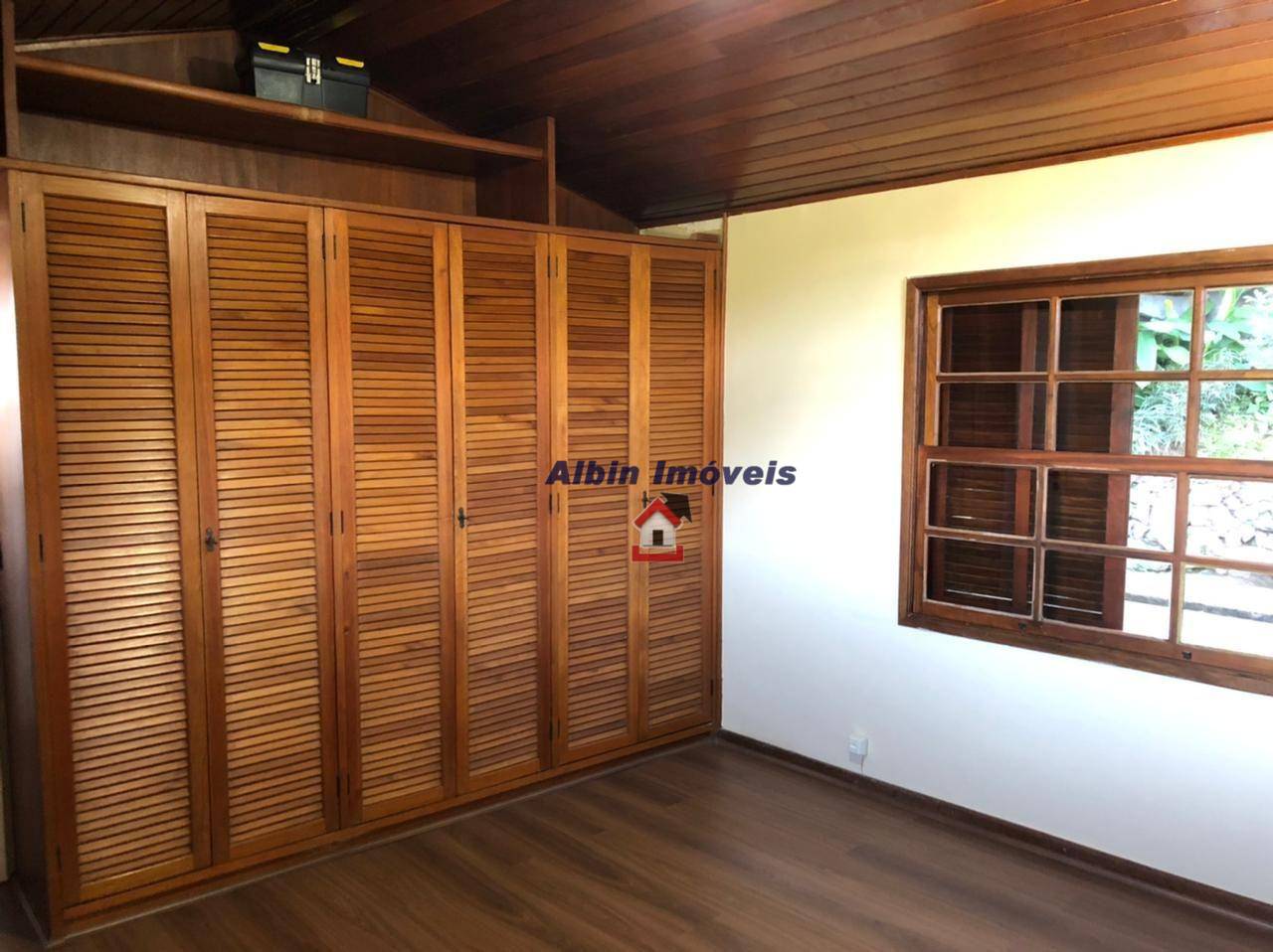 Casa à venda com 3 quartos, 300m² - Foto 18