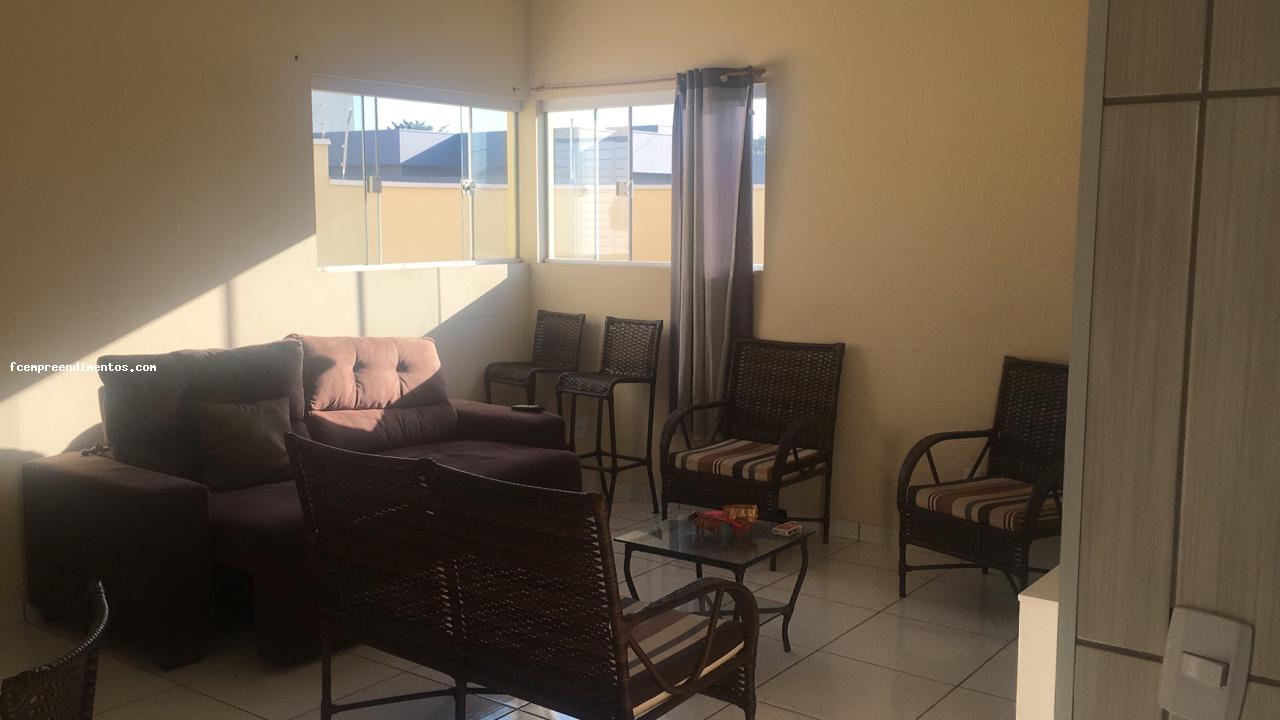 Casa à venda com 2 quartos, 250m² - Foto 1